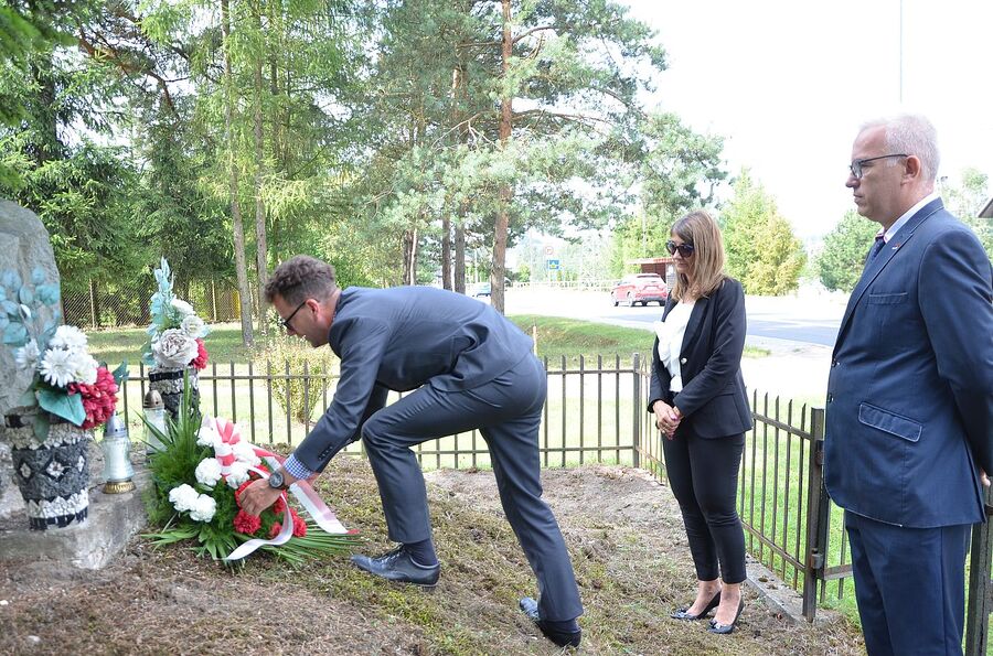 Uczciliśmy ofiary niemieckiej pacyfikacji wsi Zarzecze. Fot. Janusz Ślęzak (IPN)