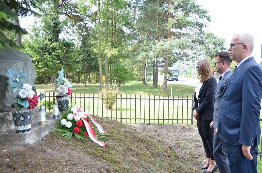 Uczciliśmy ofiary niemieckiej pacyfikacji wsi Zarzecze. Fot. Janusz Ślęzak (IPN)