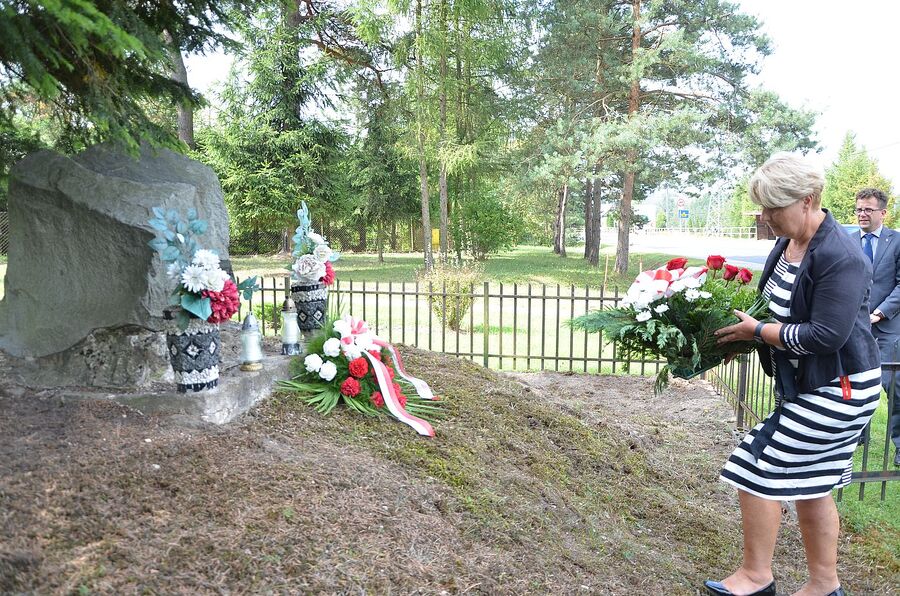 Uczciliśmy ofiary niemieckiej pacyfikacji wsi Zarzecze. Fot. Janusz Ślęzak (IPN)