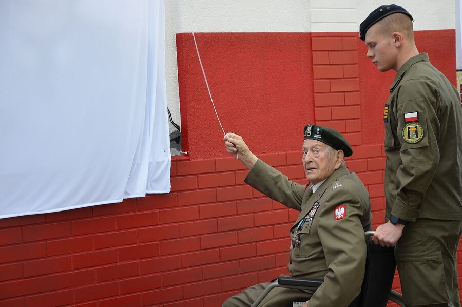 W Trzebini odsłonięto mural z sylwetką ppłk. Zbigniewa Rylskiego. Fot. Janusz Ślęzak (IPN)