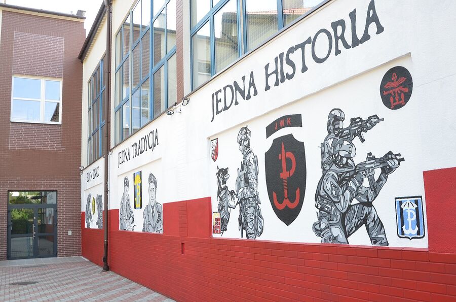 W Trzebini odsłonięto mural z sylwetką ppłk. Zbigniewa Rylskiego. Fot. Janusz Ślęzak (IPN)