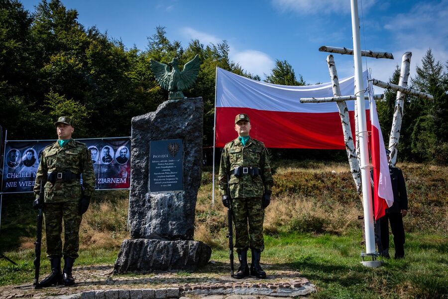Uroczystość w hołdzie ks. Gurgaczowi i żołnierzom PPAN. Fot. Agnieszka Masłowska (IPN)