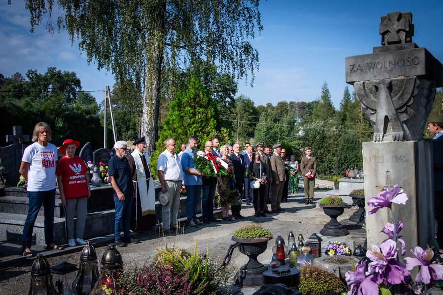 Uroczystość w hołdzie ks. Gurgaczowi i żołnierzom PPAN. Fot. Agnieszka Masłowska (IPN)