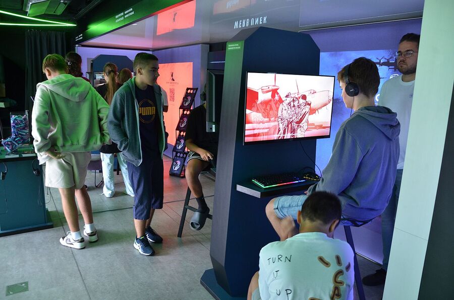 Mobilny Przystanek Historia Przyszłości w Myślenicach. Fot. Janusz Ślęzak (IPN)