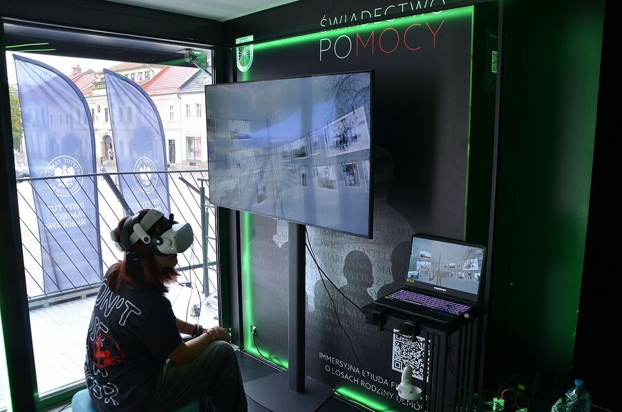 Mobilny Przystanek Historia Przyszłości w Myślenicach. Fot. Janusz Ślęzak (IPN)