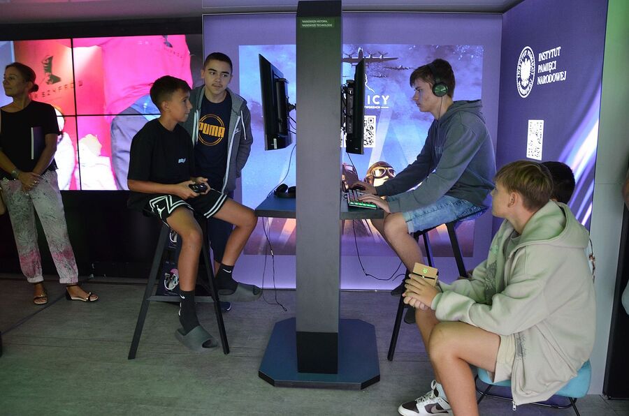 Mobilny Przystanek Historia Przyszłości w Myślenicach. Fot. Janusz Ślęzak (IPN)