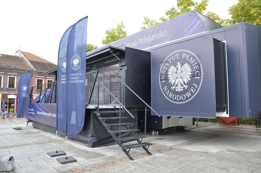Mobilny Przystanek Historia Przyszłości w Myślenicach. Fot. Janusz Ślęzak (IPN)