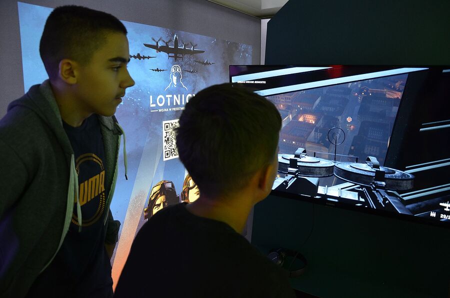 Mobilny Przystanek Historia Przyszłości w Myślenicach. Fot. Janusz Ślęzak (IPN)