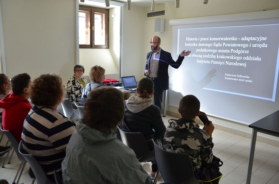 Zwiedzanie nowej siedziby Oddziału IPN w Krakowie. Fot. Janusz Ślęzak (IPN)