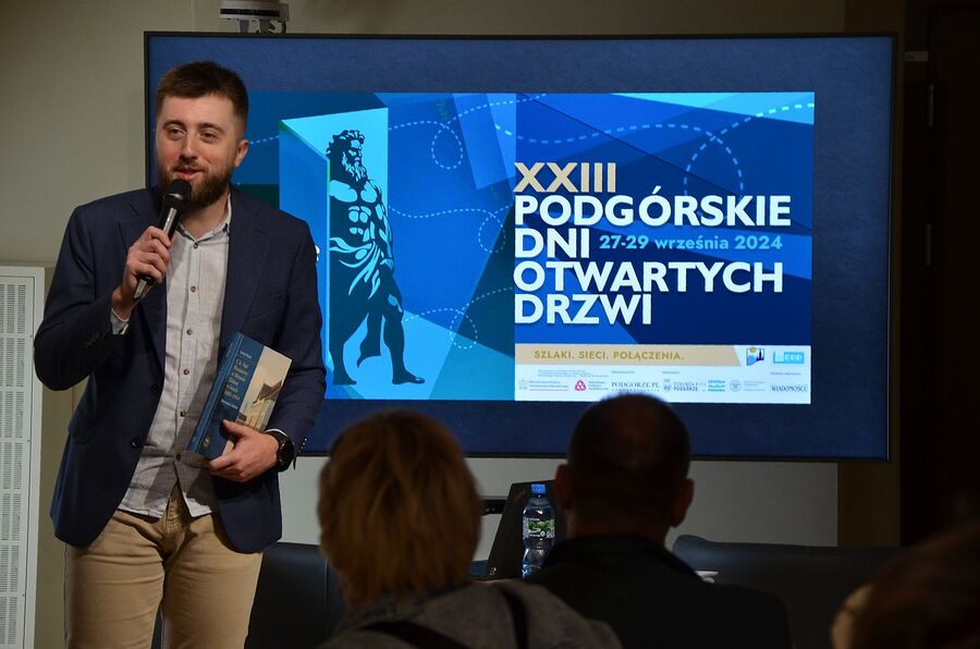 Zwiedzanie nowej siedziby Oddziału IPN w Krakowie. Fot. Janusz Ślęzak (IPN)