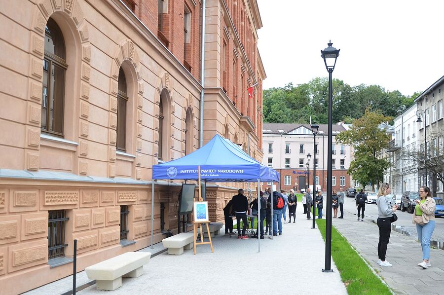 Zwiedzanie nowej siedziby Oddziału IPN w Krakowie. Fot. Janusz Ślęzak (IPN)