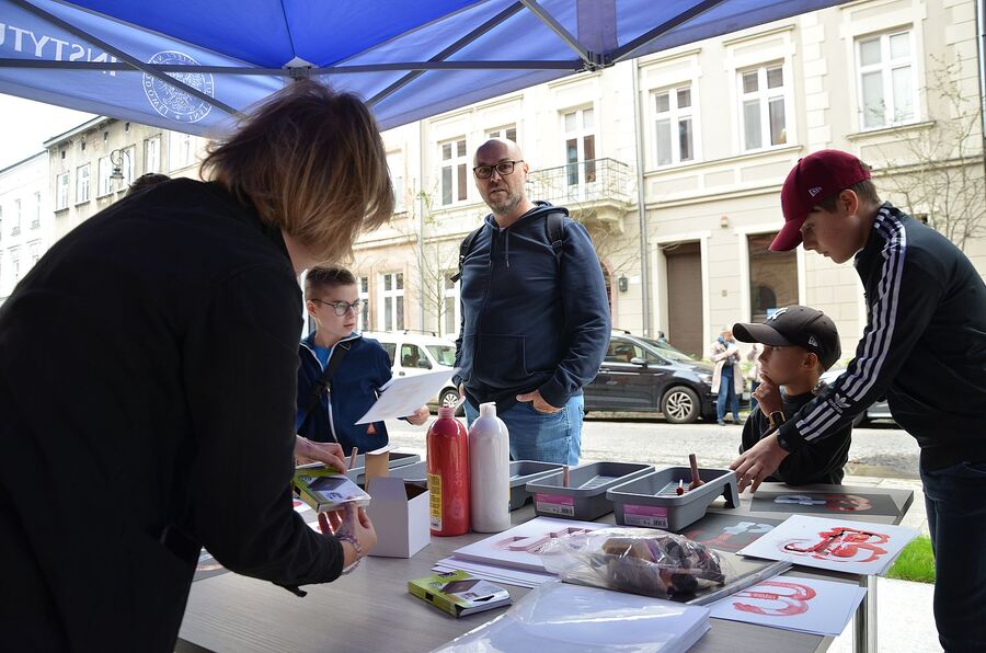 Zwiedzanie nowej siedziby Oddziału IPN w Krakowie. Fot. Janusz Ślęzak (IPN)