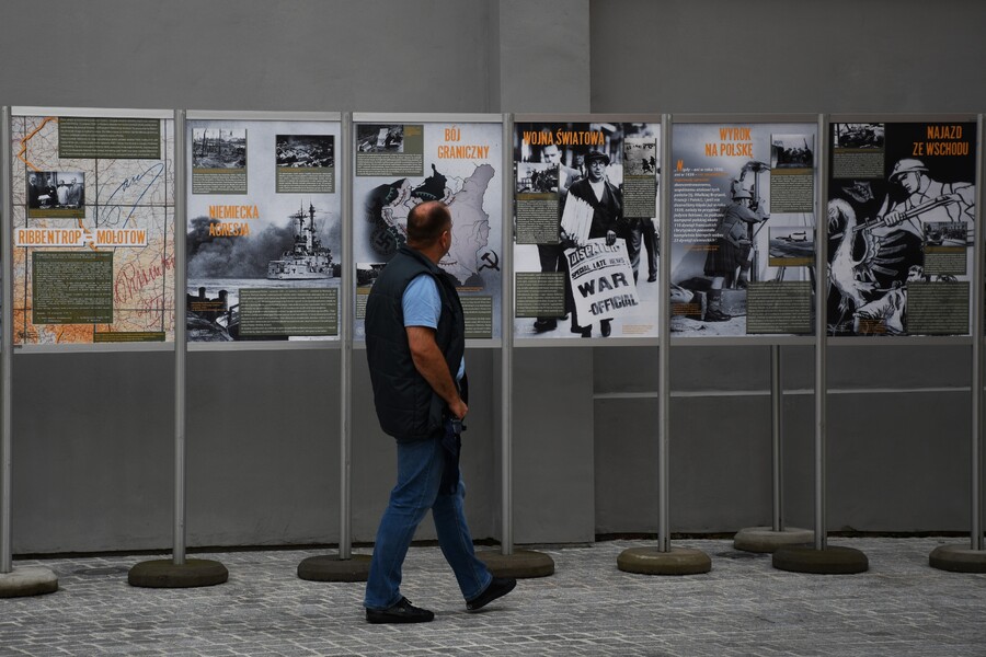 Zwiedzanie nowej siedziby Oddziału IPN w Krakowie. Fot. Filip Musiał (IPN)