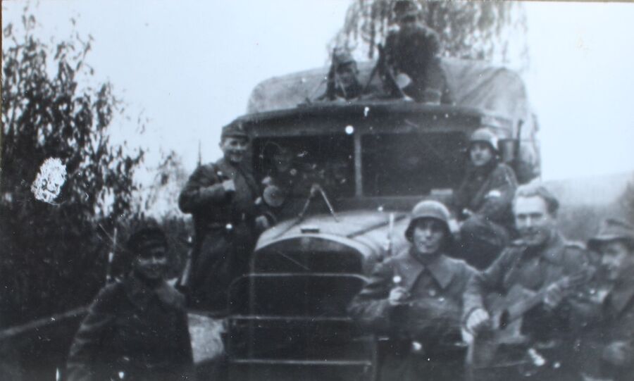 Partyzanci z ODB „Jastrzębski”. Fot. z albumu pamiątkowego ODB „Jastrzębski”, w zbiorach Oddziału IPN w Krakowie