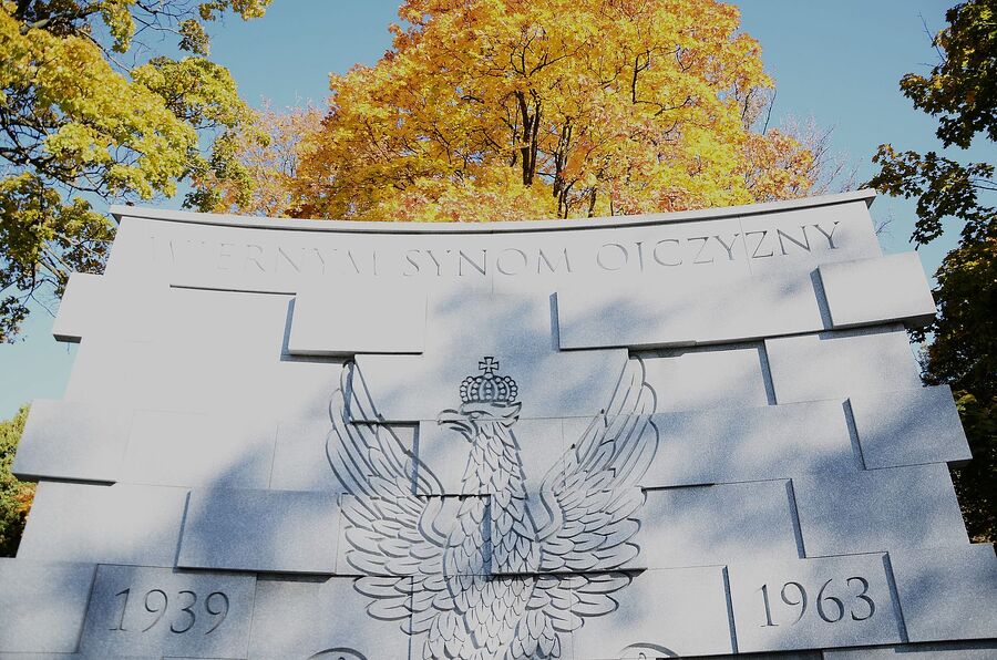 Pomnik na kwaterze wojennej cmentarza Rakowickiego w Krakowie. Fot. Janusz Ślęzak (IPN)