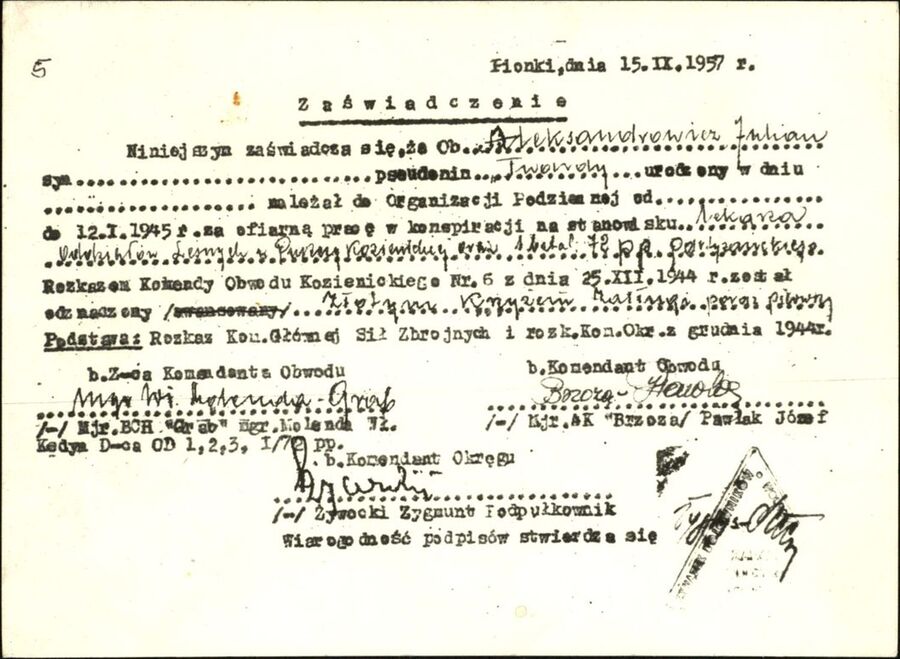 Zaświadczenie potwierdzające nadanie Złotego Krzyża Zasługi z Mieczami (Pionki, 1957). Dok. ze zbiorów IPN