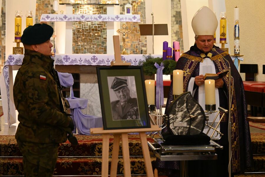 W Tarnowie pochowano gen. Zdzisława Baszaka. Fot. Janusz Ślęzak (IPN)