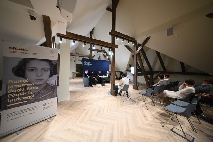 Prowokacja na Chłodnej. Dyskusja w 40. rocznicę śmierci ks. Jerzego Popiełuszki. Fot. Żaneta Wierzgacz (IPN)