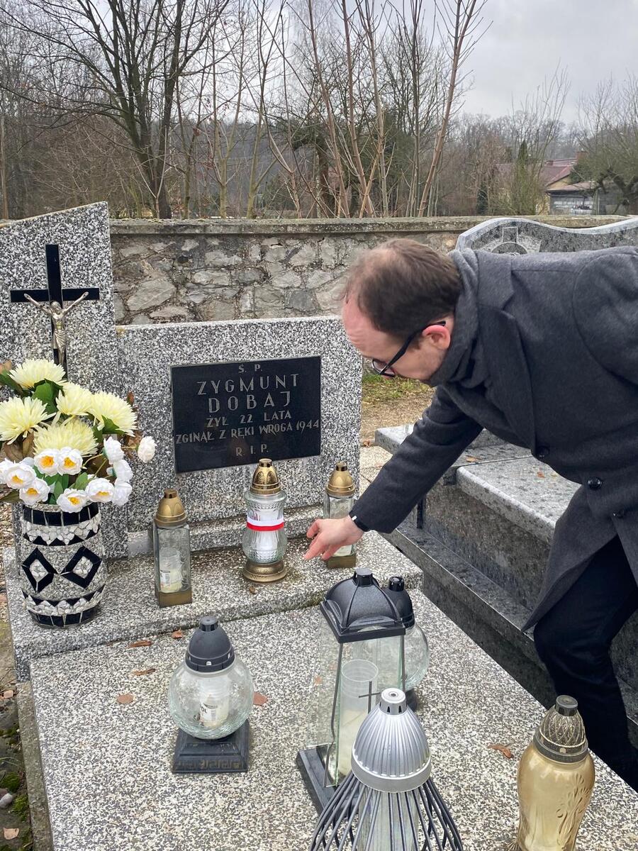 Przedstawiciele IPN uczcili ofiary niemieckiej pacyfikacji Trzonowa i okolic. Fot. IPN