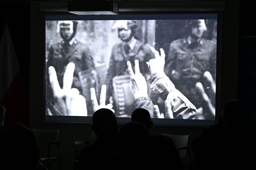 Kraków. Pokaz filmu oraz dyskusja o idei Krzyża Wolności i Solidarności. Fot. Janusz Ślęzak (IPN)
