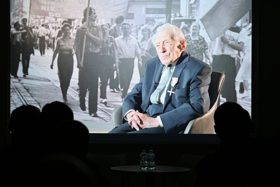 Kraków. Pokaz filmu oraz dyskusja o idei Krzyża Wolności i Solidarności. Fot. Janusz Ślęzak (IPN)
