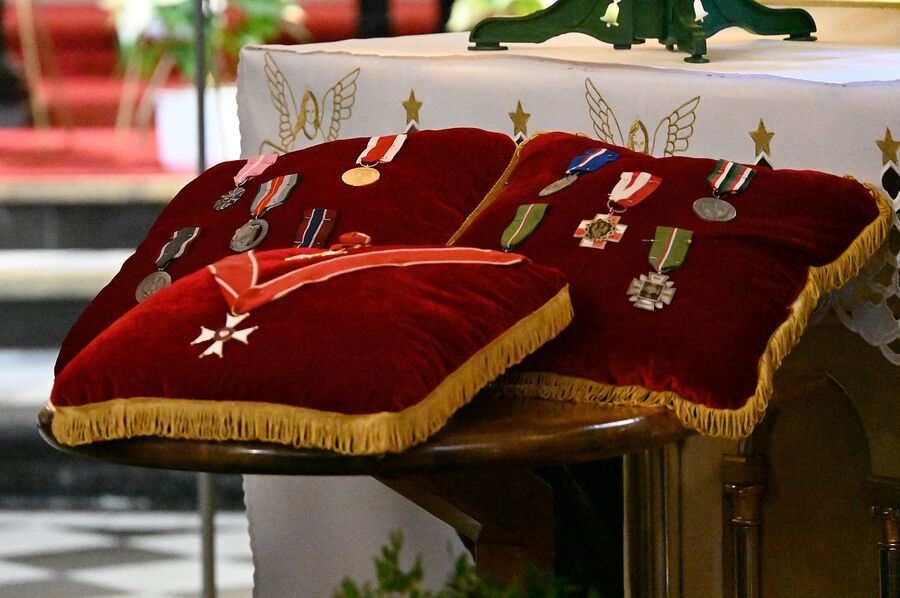 Uroczystości pogrzebowe kpt. Wacława Szaconia „Czarnego”. Fot. Janusz Ślęzak (IPN)