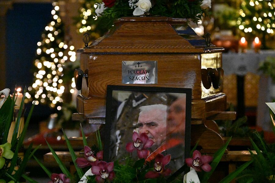 Uroczystości pogrzebowe kpt. Wacława Szaconia „Czarnego”. Fot. Janusz Ślęzak (IPN)