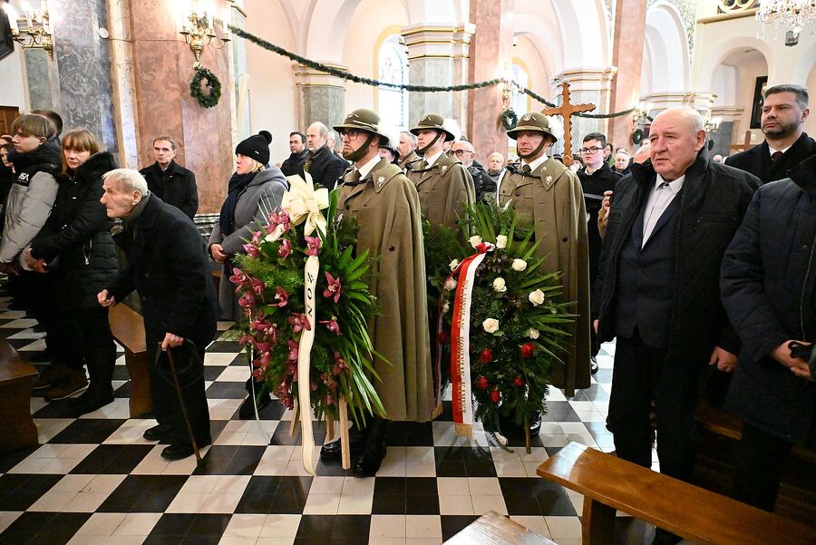 Uroczystości pogrzebowe kpt. Wacława Szaconia „Czarnego”. Fot. Janusz Ślęzak (IPN)