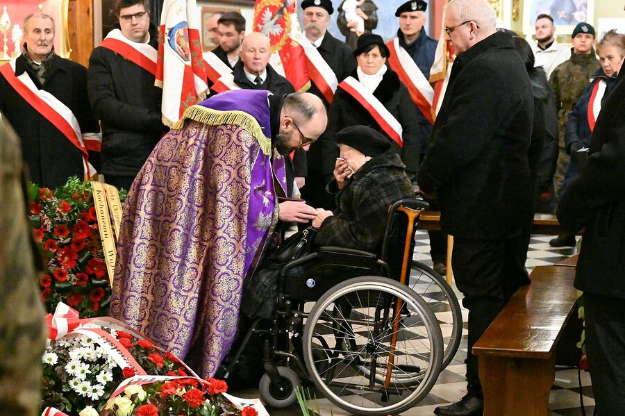 Uroczystości pogrzebowe kpt. Wacława Szaconia „Czarnego”. Fot. Janusz Ślęzak (IPN)