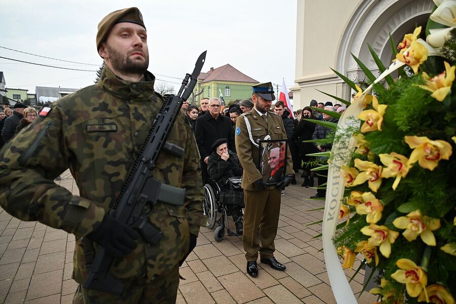 Uroczystości pogrzebowe kpt. Wacława Szaconia „Czarnego”. Fot. Janusz Ślęzak (IPN)