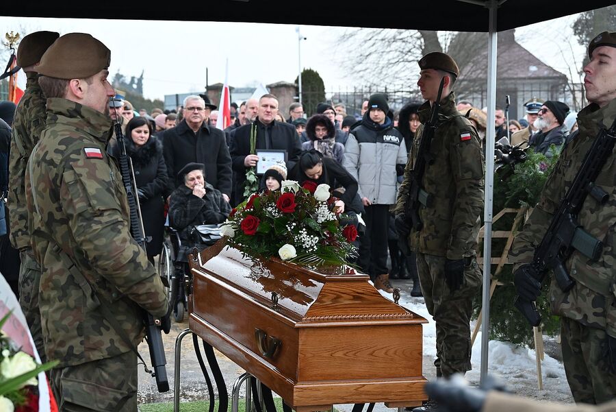 Uroczystości pogrzebowe kpt. Wacława Szaconia „Czarnego”. Fot. Janusz Ślęzak (IPN)