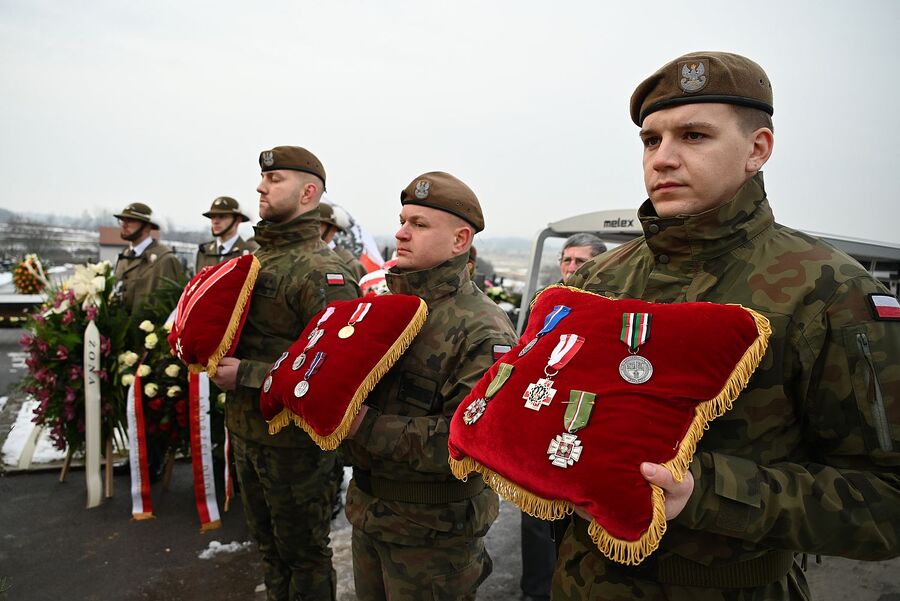 Uroczystości pogrzebowe kpt. Wacława Szaconia „Czarnego”. Fot. Janusz Ślęzak (IPN)