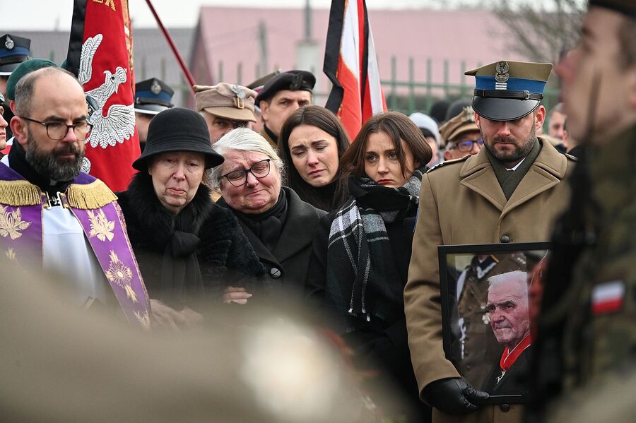 Uroczystości pogrzebowe kpt. Wacława Szaconia „Czarnego”. Fot. Janusz Ślęzak (IPN)