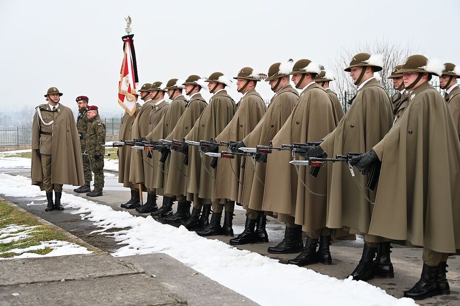 Uroczystości pogrzebowe kpt. Wacława Szaconia „Czarnego”. Fot. Janusz Ślęzak (IPN)