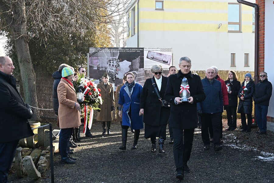 Międzynarodowy Dzień Pamięci o Ofiarach Holokaustu. Uroczystość w Brzeszczach. Fot. Janusz Ślęzak (IPN)