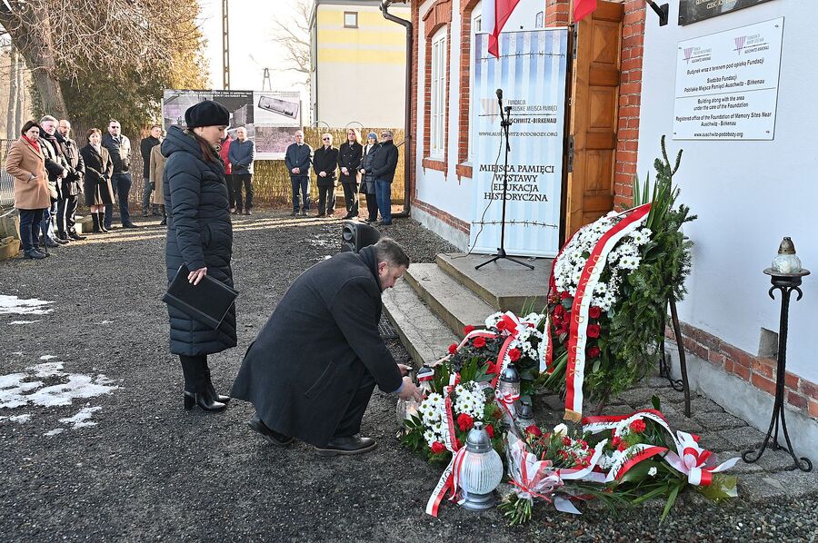 Międzynarodowy Dzień Pamięci o Ofiarach Holokaustu. Uroczystość w Brzeszczach. Fot. Janusz Ślęzak (IPN)