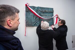 Odsłonięcie tablicy upamiętniającej ofiary operacji polskiej NKWD – Kraków, 8 stycznia 2018. Fot. Sławomir Kasper