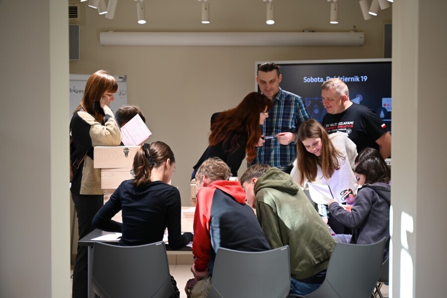 Warsztaty w ramach projektu edukacyjnego „Silni Polską”. Fot. Żaneta Wierzgacz (IPN)