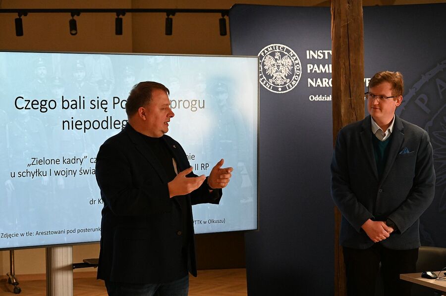 Wykład dr. Krzysztofa Pięciaka w Klubie im. „Grota”. Fot. Janusz Ślęzak (IPN)