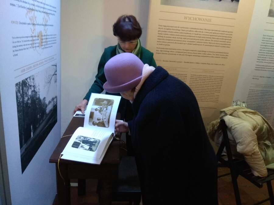 Wystawa „Europa w rodzinie. Ziemiaństwo polskie w XX wieku” w krakowskim Pałacu Sztuki