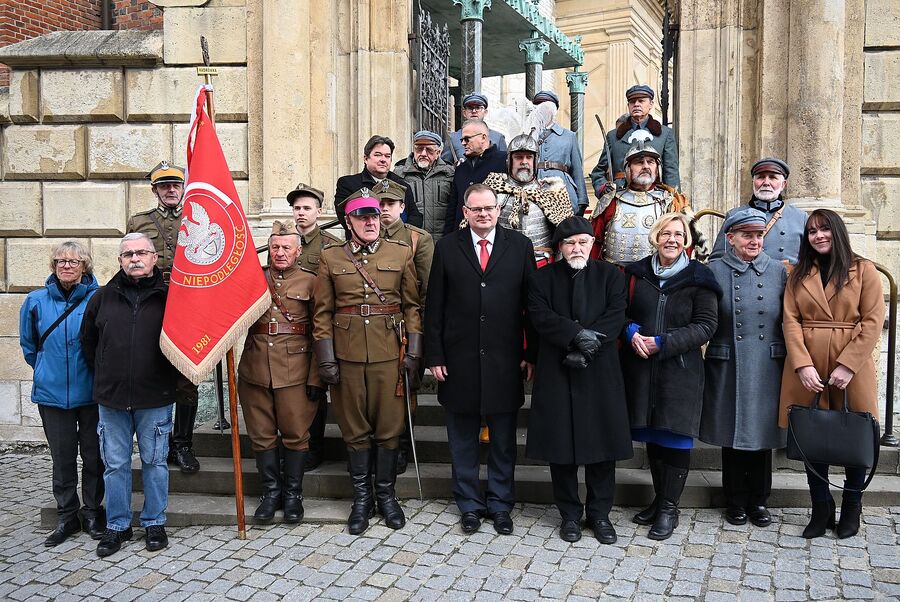 Imieniny marszałka Piłsudskiego. Uroczystość na Wawelu. Fot. Janusz Ślęzak (IPN)