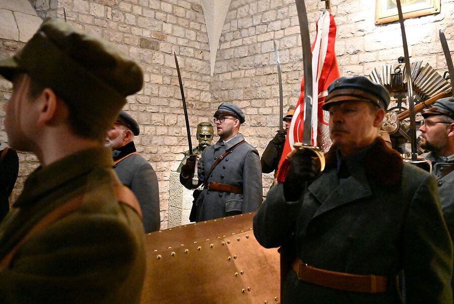 Imieniny marszałka Piłsudskiego. Uroczystość na Wawelu. Fot. Janusz Ślęzak (IPN)