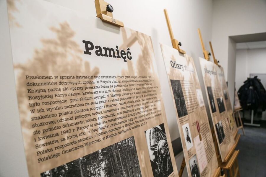 Otwarcie siedziby komendy policji w Kielcach i wystawa „Miednoje – policyjny Katyń”