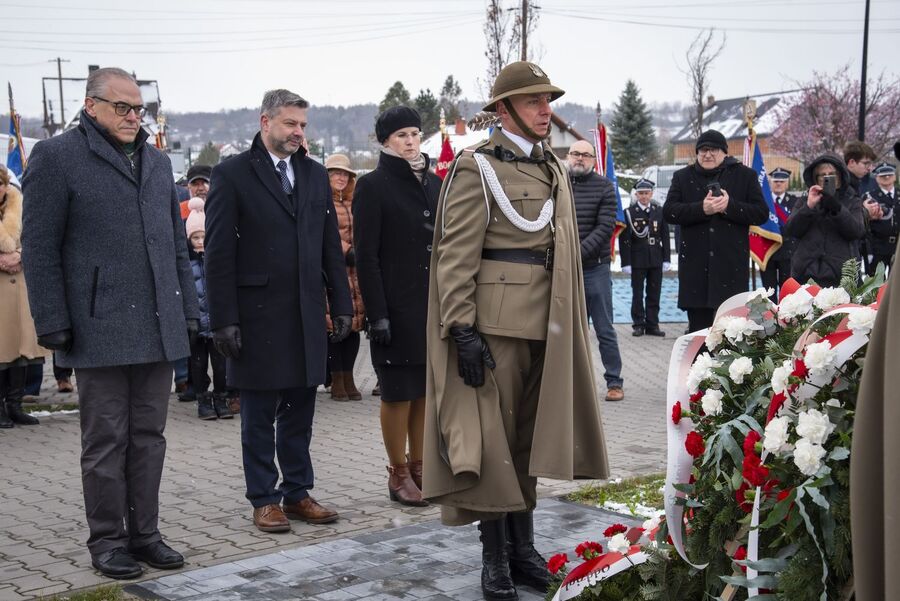 W Podegrodziu odsłonięto tablicę pamięci Stanisława Berowskiego. Fot. Agnieszka Masłowska (IPN)
