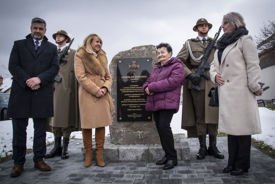 W Podegrodziu odsłonięto tablicę pamięci Stanisława Berowskiego. Fot. Agnieszka Masłowska (IPN)