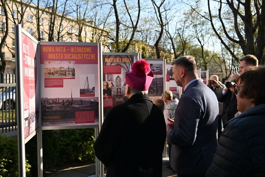Otwarcie wystawy IPN o obronie Krzyża Nowohuckiego. Fot. Janusz Ślęzak (IPN)