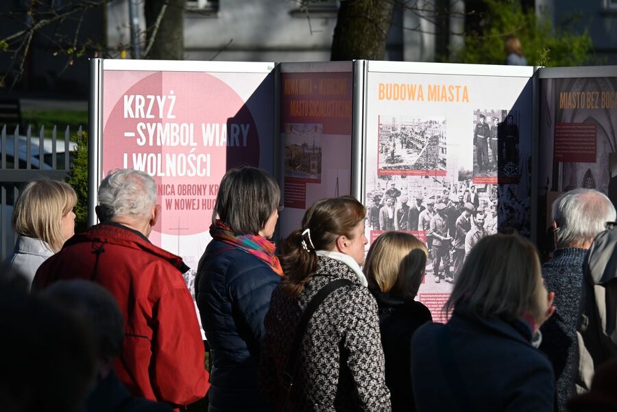 Otwarcie wystawy IPN o obronie Krzyża Nowohuckiego. Fot. Janusz Ślęzak (IPN)