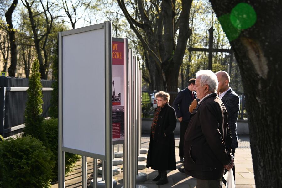 Otwarcie wystawy IPN o obronie Krzyża Nowohuckiego. Fot. Janusz Ślęzak (IPN)