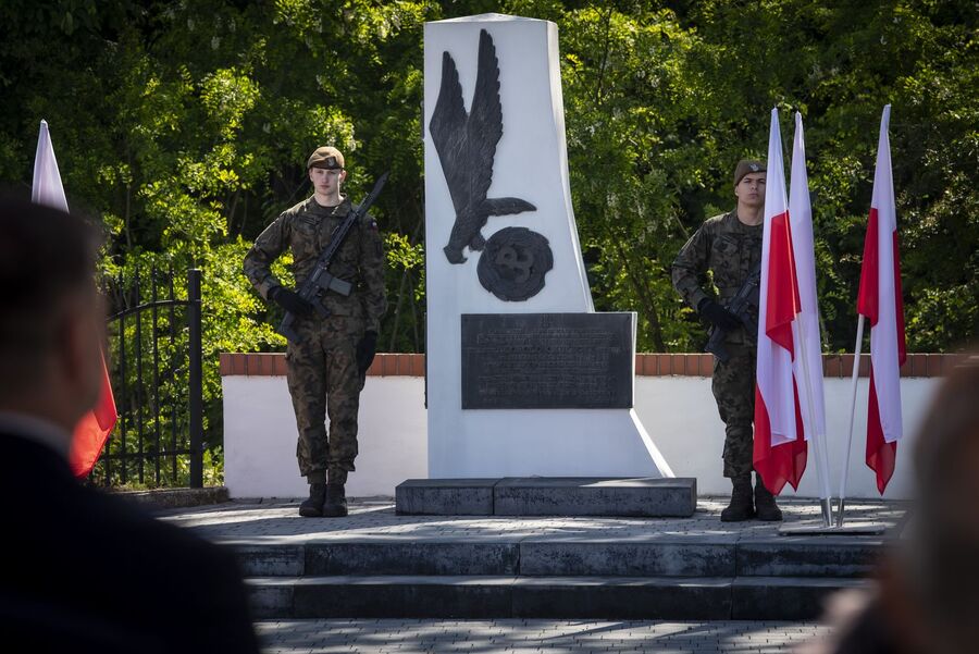 Wierzbno. Uroczystość poświęcona gen. Okulickiemu i cichociemnym. Fot. Agnieszka Masłowska (IPN)