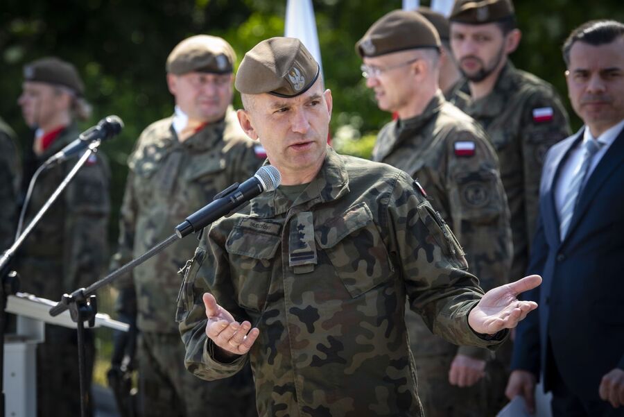 Wierzbno. Uroczystość poświęcona gen. Okulickiemu i cichociemnym. Fot. Agnieszka Masłowska (IPN)